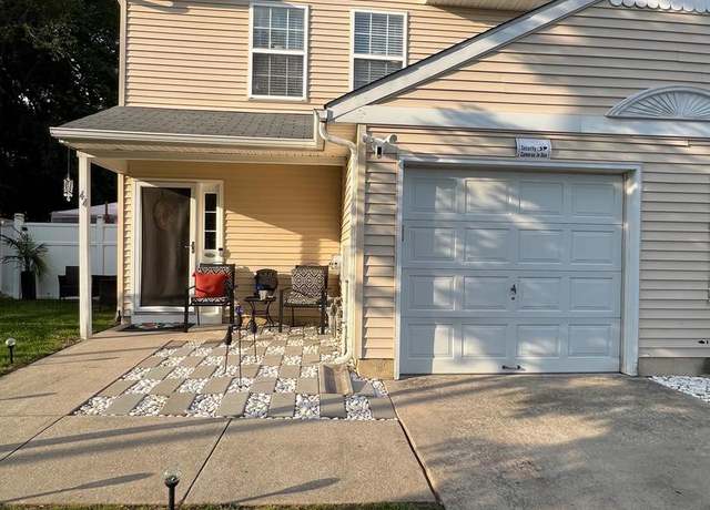 Property at 44 Meadowrue Ln, Sicklerville, NJ 08081, 2 beds, 1.5 baths