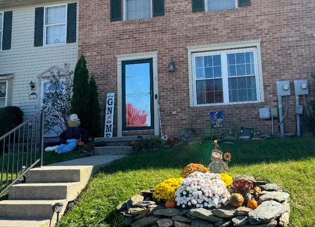 Property at 7 Johnamac N, Littlestown, PA 17340, 3 beds, 1.5 baths