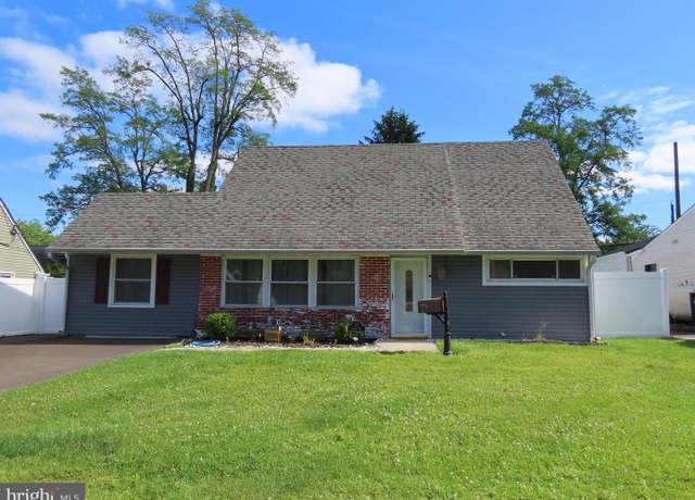 Property at 17 Indigo Rd, Levittown, PA 19057, 4 beds, 2 baths
