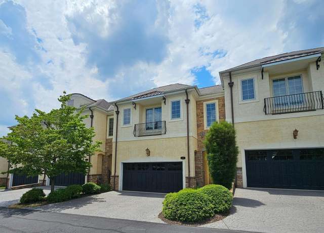Property at 20 Breyer Ct, Elkins Park, PA 19027, 4 beds, 2.5 baths