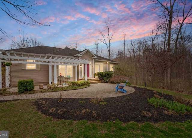 Property at 5536 Keyser Rd, Hume, VA 22639, 4 beds, 3 baths