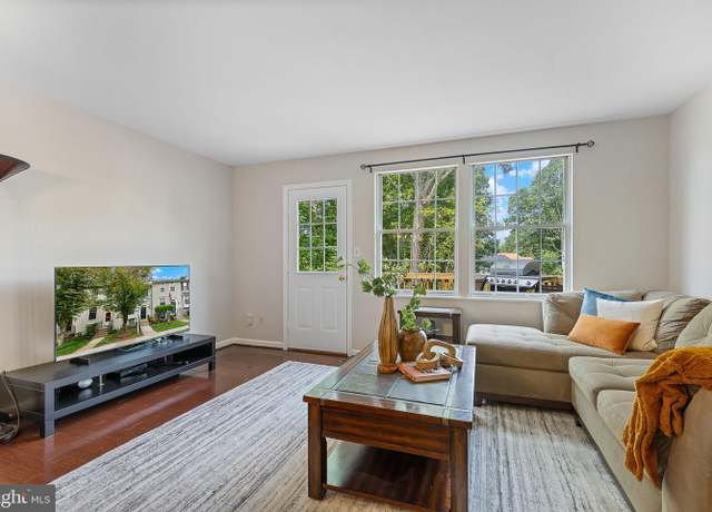 Property at 6582 Skylemar Trl, Centreville, VA 20121, 2 beds, 2 baths