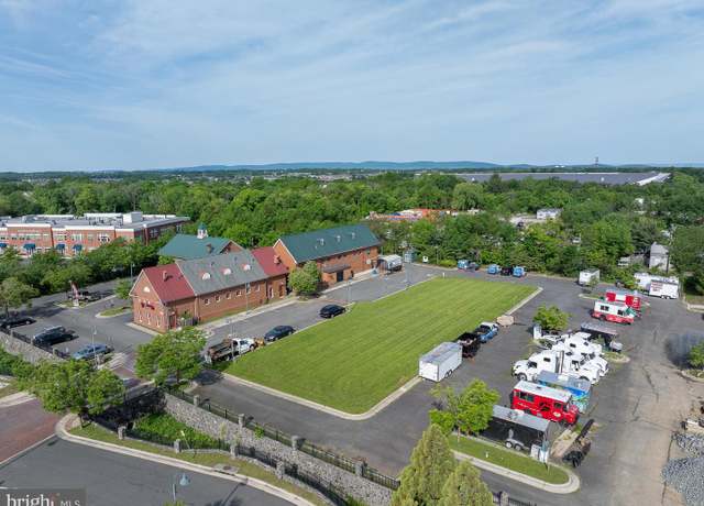 Property at 43140 Town Hall Plz, Chantilly, VA 20152