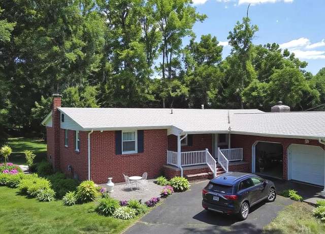 Property at 211 Emelia Dr, Bear, DE 19701, 3 beds, 2 baths