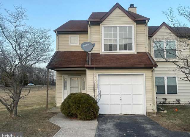 Property at 16 Ross Ct, Newark, DE 19702, 3 beds, 2.5 baths