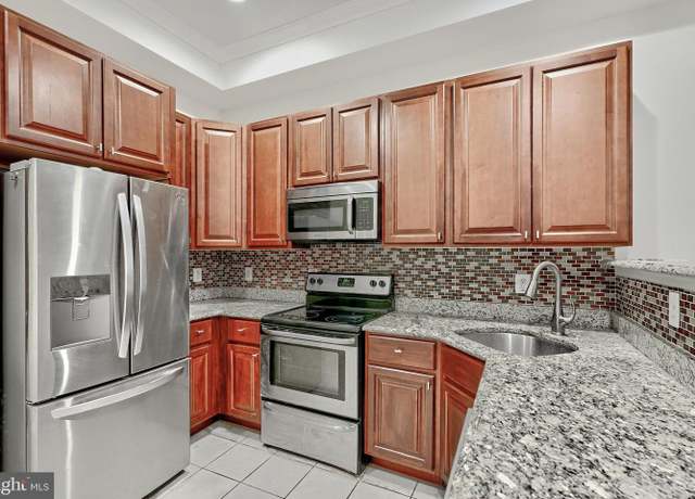 Property at 1129 Washington Blvd, Baltimore, MD 21230, 2 beds, 2.5 baths