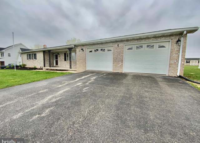 Property at 39 Crest View Ln, Gettysburg, PA 17325, 3 beds, 2.5 baths