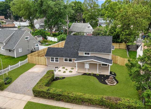 Property at 26 Redbrook Ln, Levittown, PA 19055, 4 beds, 2 baths