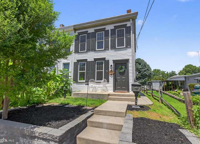 Property at 430 W Market St, Marietta, PA 17547, 3 beds, 1.5 baths