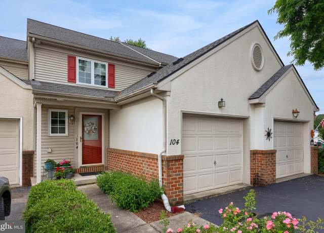 Property at 104 Rutledge Ave, Lancaster, PA 17601, 2 beds, 2.5 baths