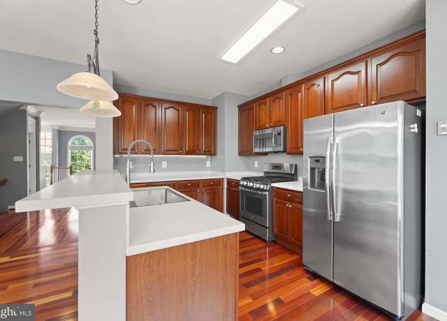 Property at 21124 Angela Sq, Sterling, VA 20166, 3 beds, 3.5 baths