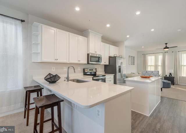 Property at 213 S Newkirk St, Baltimore, MD 21224, 2 beds, 2.5 baths