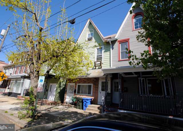 Property at 211 E Broad St, Burlington, NJ 08016, 5 beds