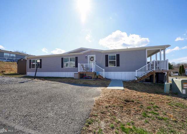 Property at 1010 Redwood Ct, Hamburg, PA 19526, 3 beds, 2 baths
