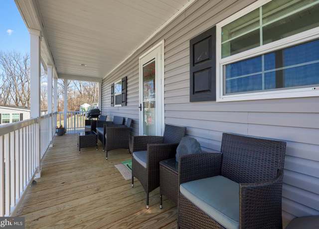 Property at 1010 Redwood Ct, Hamburg, PA 19526, 3 beds, 2 baths