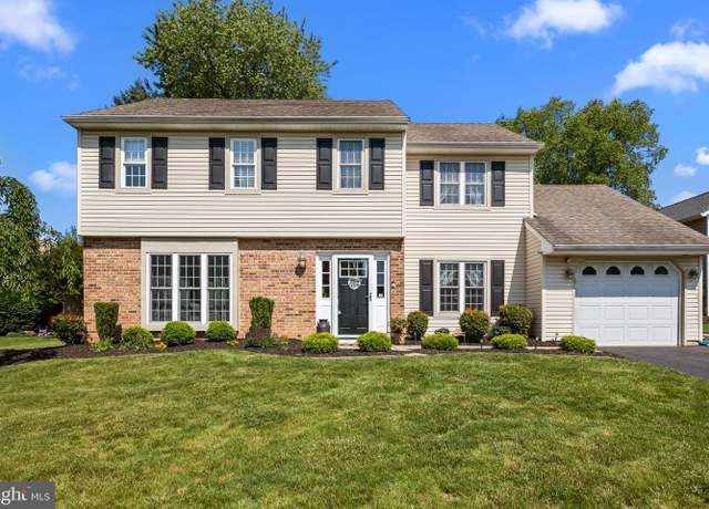 Property at 3 Adrian Pl, Newtown, PA 18940, 4 beds, 1.5 baths