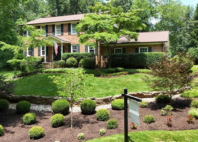 Property at 3500 Willow Green Ct, Oakton, VA 22124, 5 beds, 3.5 baths