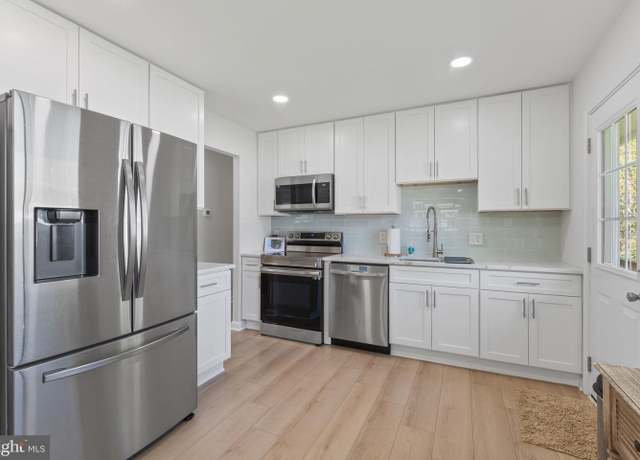 Property at 12816 Greenhall Dr, Woodbridge, VA 22192, 5 beds, 3 baths