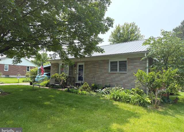 Property at 32 Meadow Ln, Gettysburg, PA 17325, 2 beds, 1 bath