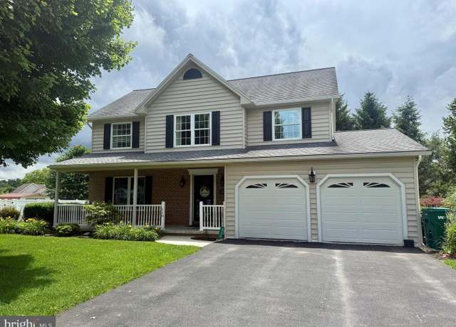 Property at 119 Hope Dr, Boiling Springs, PA 17007, 4 beds, 2.5 baths