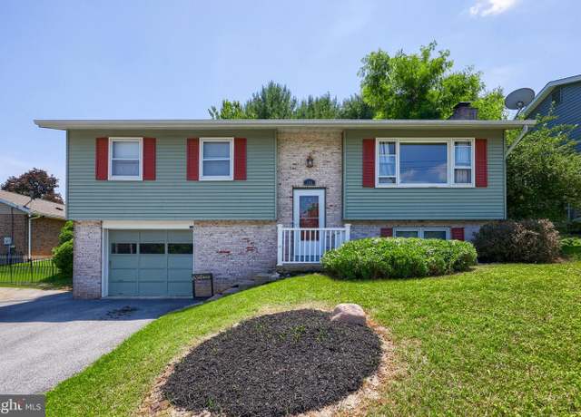 Property at 308 Lake St, Ephrata, PA 17522, 3 beds, 1.5 baths