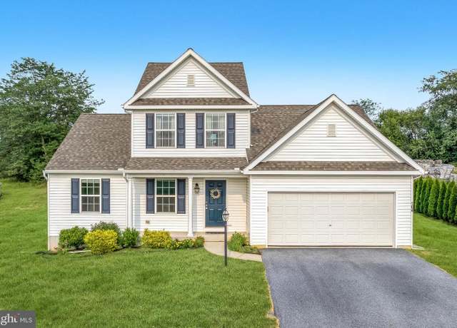Property at 104 Oxford Rd, Annville, PA 17003, 3 beds, 2.5 baths