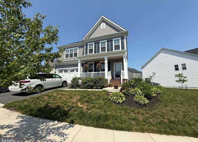 Property at 18015 Lake Front Cir, Round Hill, VA 20141, 4 beds, 3.5 baths