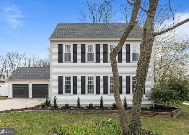 Property at 8 Windsor Dr, Sicklerville, NJ 08081, 4 beds, 2.5 baths