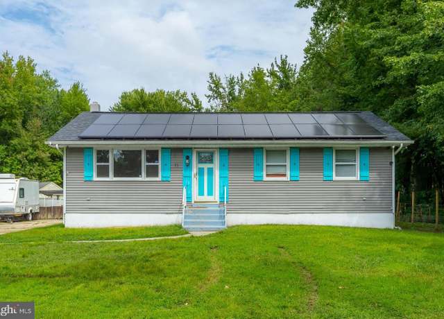 Property at 11 Leap Ct, Pennsville, NJ 08070, 3 beds, 1.5 baths