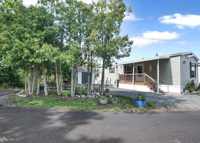Property at 325 Bordic Rd, Reading, PA 19606, 2 beds, 1 bath