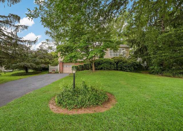Property at 152 Sunset Dr, Richboro, PA 18954, 4 beds, 1.5 baths