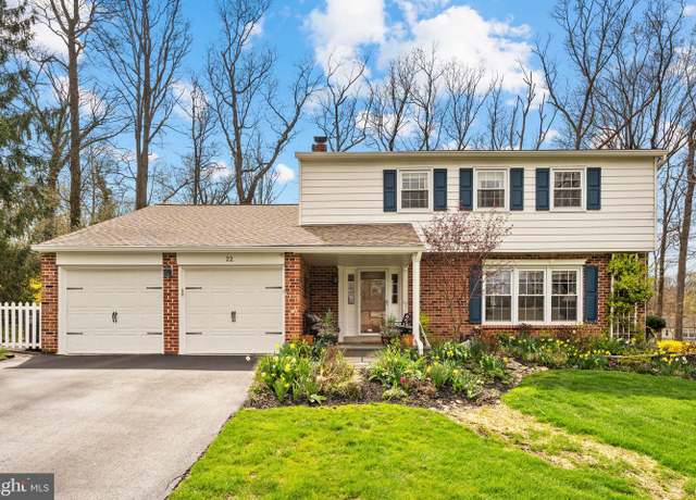 Property at 22 Oak Hill Cir, Malvern, PA 19355, 4 beds, 2.5 baths