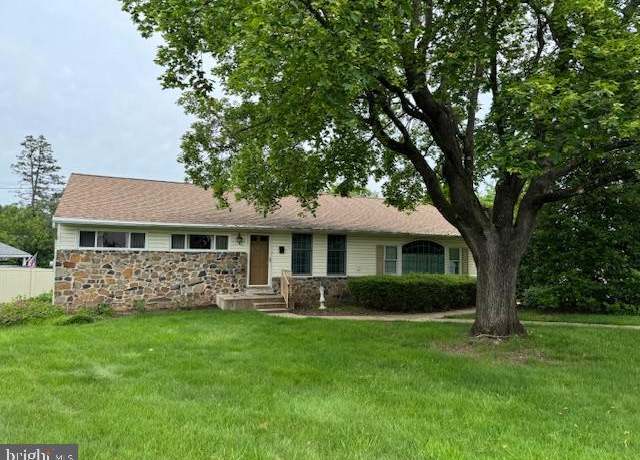 Property at 28 S 9th St, Coopersburg, PA 18036, 3 beds, 1.5 baths