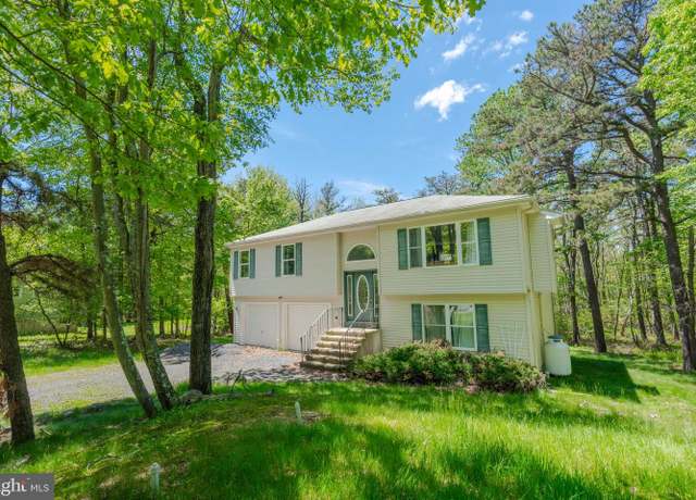 Property at 165 Stillwater Dr, Pocono Summit, PA 18346, 4 beds, 3 baths