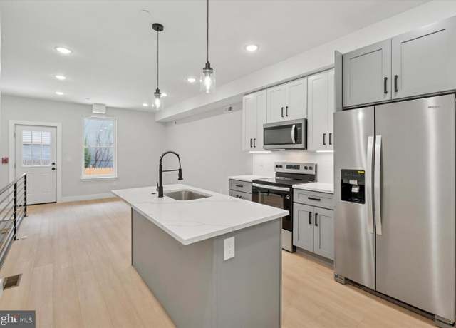 Property at 518 W Susquehanna Ave, Philadelphia, PA 19122, 11 beds, 11.5 baths