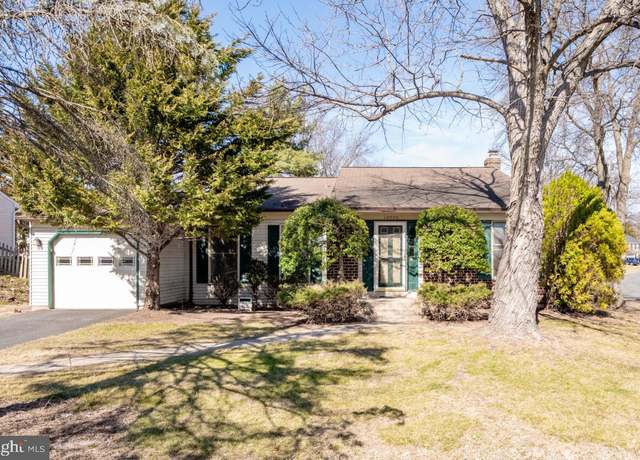 Property at 12800 Scranton Ct, Herndon, VA 20170, 3 beds, 2.5 baths
