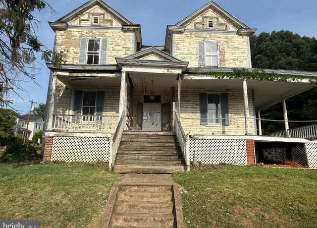 Property at 2374 Maple Ave, Buena Vista, VA 24416, 6 beds, 3 baths