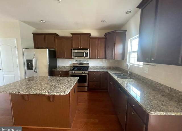Property at 11354 Sandestin Pl, White Plains, MD 20695, 3 beds, 2.5 baths