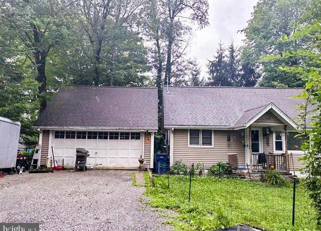 Property at 175 Coon Den Rd, Highland Lakes, NJ 07422, 2 beds, 1 bath