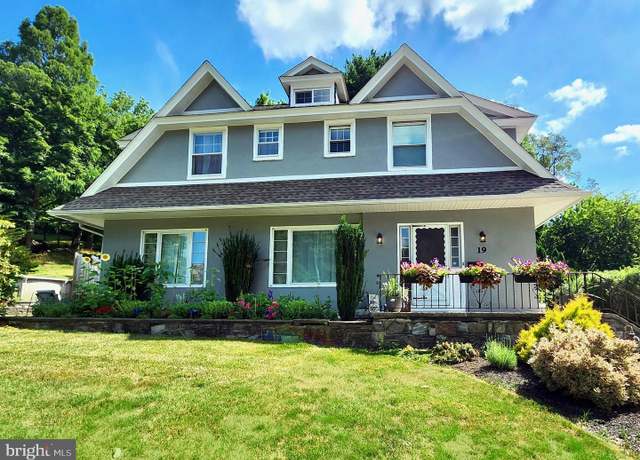 Property at 19 Wyomissing Hills Blvd, Reading, PA 19609, 5 beds, 2.5 baths
