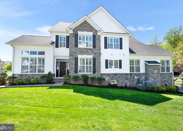 Property at 21 Brown Ln, Newtown, PA 18940, 3 beds, 3 baths