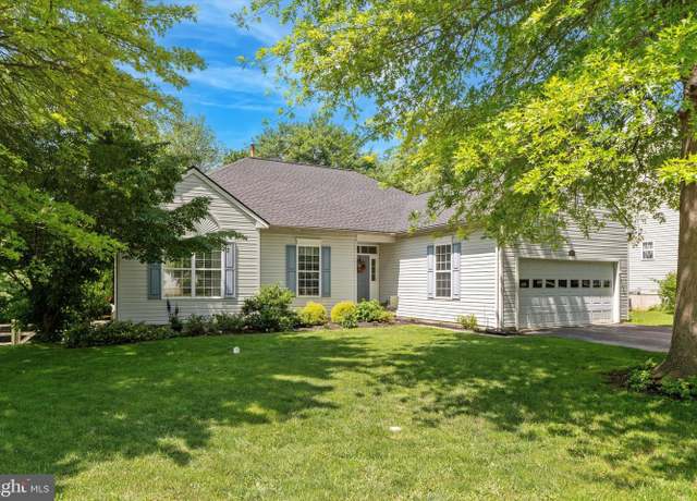 Property at 302 Cressent Ct, East Fallowfield Township, PA 19320, 3 beds, 2 baths