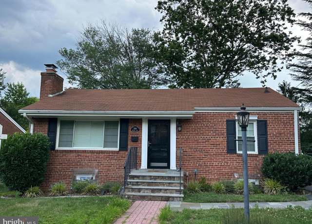 Property at 304 Moncure Dr, Alexandria, VA 22314, 3 beds, 2 baths