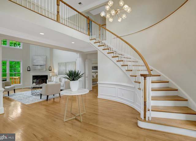 Property at 5252 Winter View Dr, Alexandria, VA 22312, 5 beds, 4.5 baths