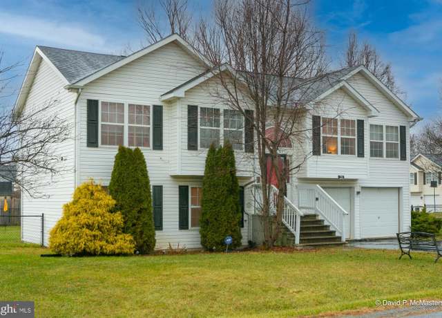 Property at 4 Halsey Ct, Martinsburg, WV 25405, 3 beds, 2 baths
