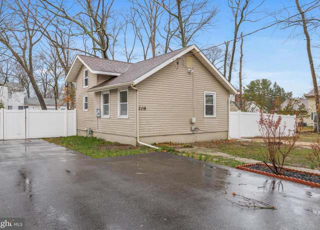 Property at 208 S Brewster Rd, Vineland, NJ 08361, 3 beds, 1 bath