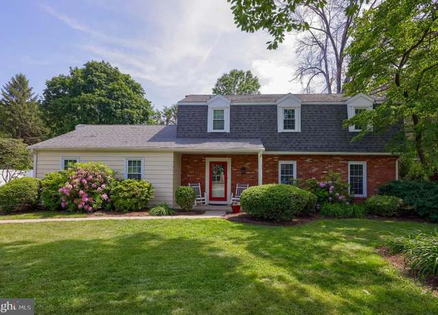 Property at 1330 Foxcroft Dr, Lancaster, PA 17601, 4 beds, 3.5 baths
