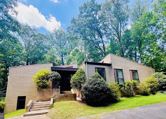 Property at 3520 Glenbrook Rd, Fairfax, VA 22031, 4 beds, 3.5 baths