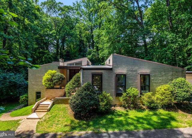 Property at 3520 Glenbrook Rd, Fairfax, VA 22031, 4 beds, 3.5 baths