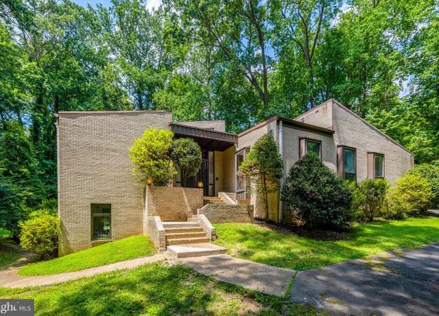 Property at 3520 Glenbrook Rd, Fairfax, VA 22031, 4 beds, 3.5 baths